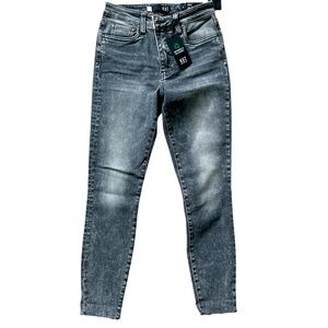 Kut from the Kloth high rise Connie size 4